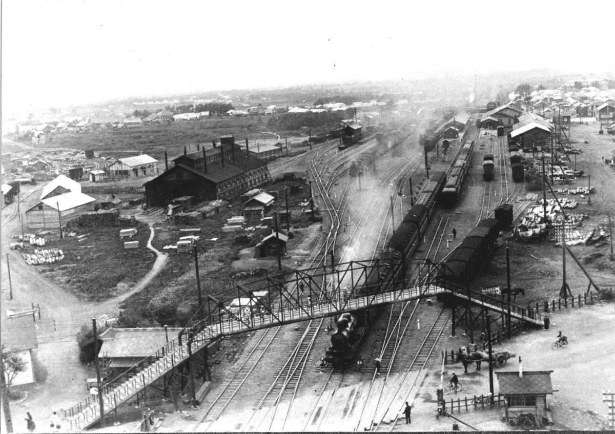 昭和10年に撮影された大通り跨線橋